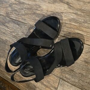 Black wedges